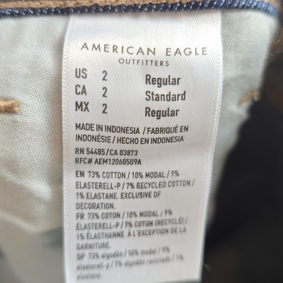 AMERICAN EAGLE Mom Jeans Stretch Distressed Raw Hem Women 2 High Rise Blue Denim - Picture 6 of 12